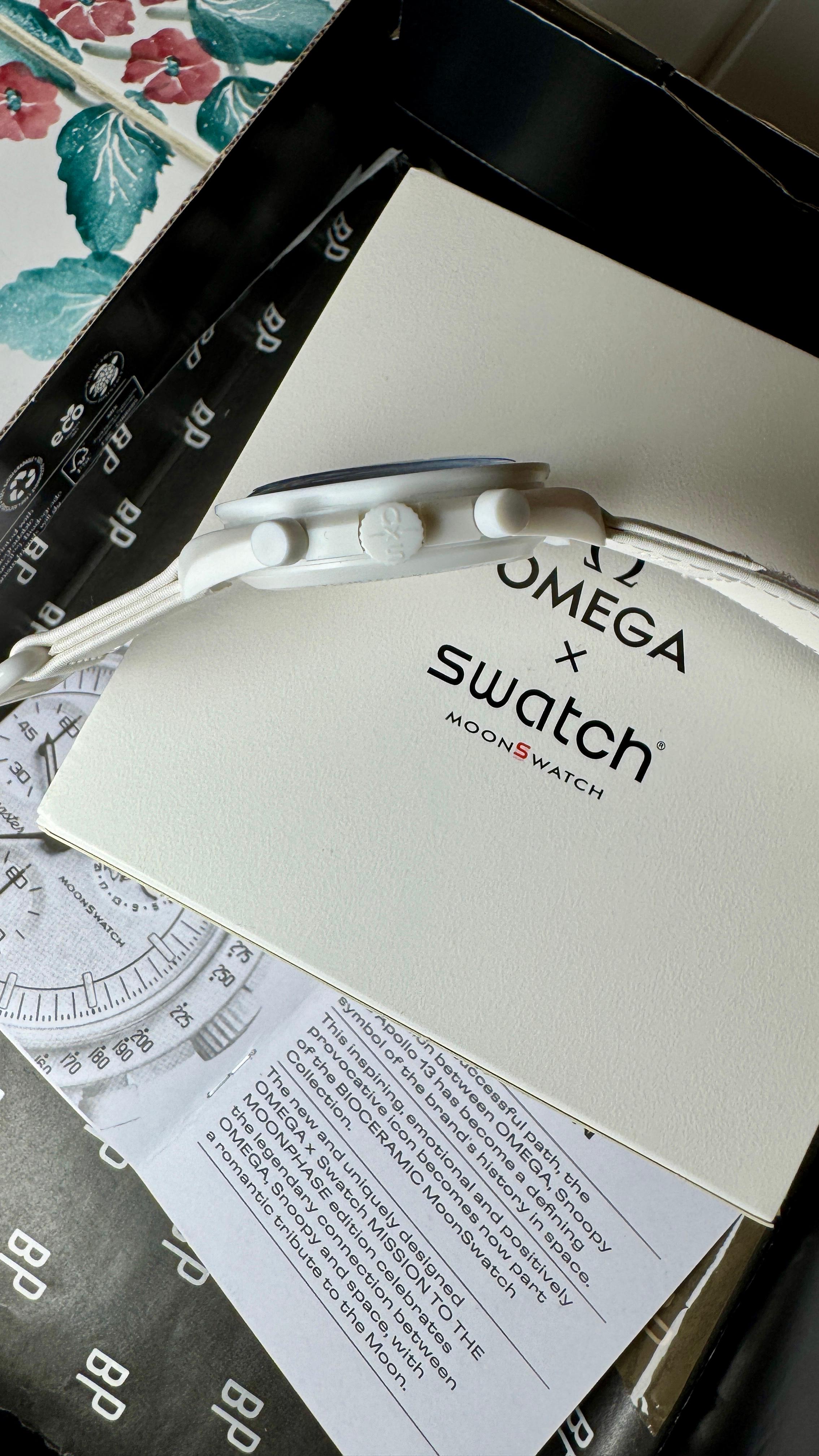 Omega x Swatch Moonswatch Mission To The Moonphase Chronograph White Snoopy