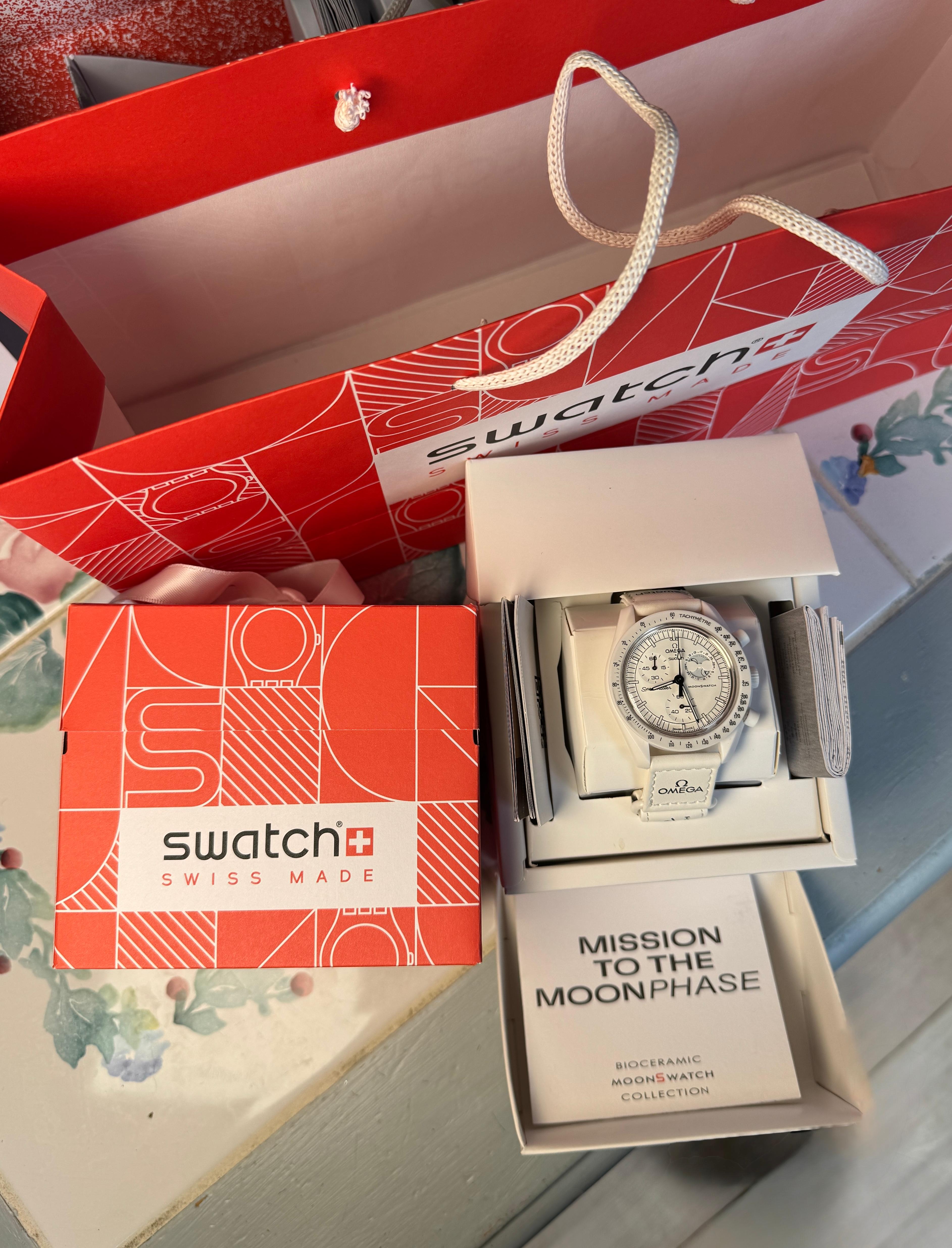 Omega x Swatch Moonswatch Mission To The Moonphase Chronograph White Snoopy