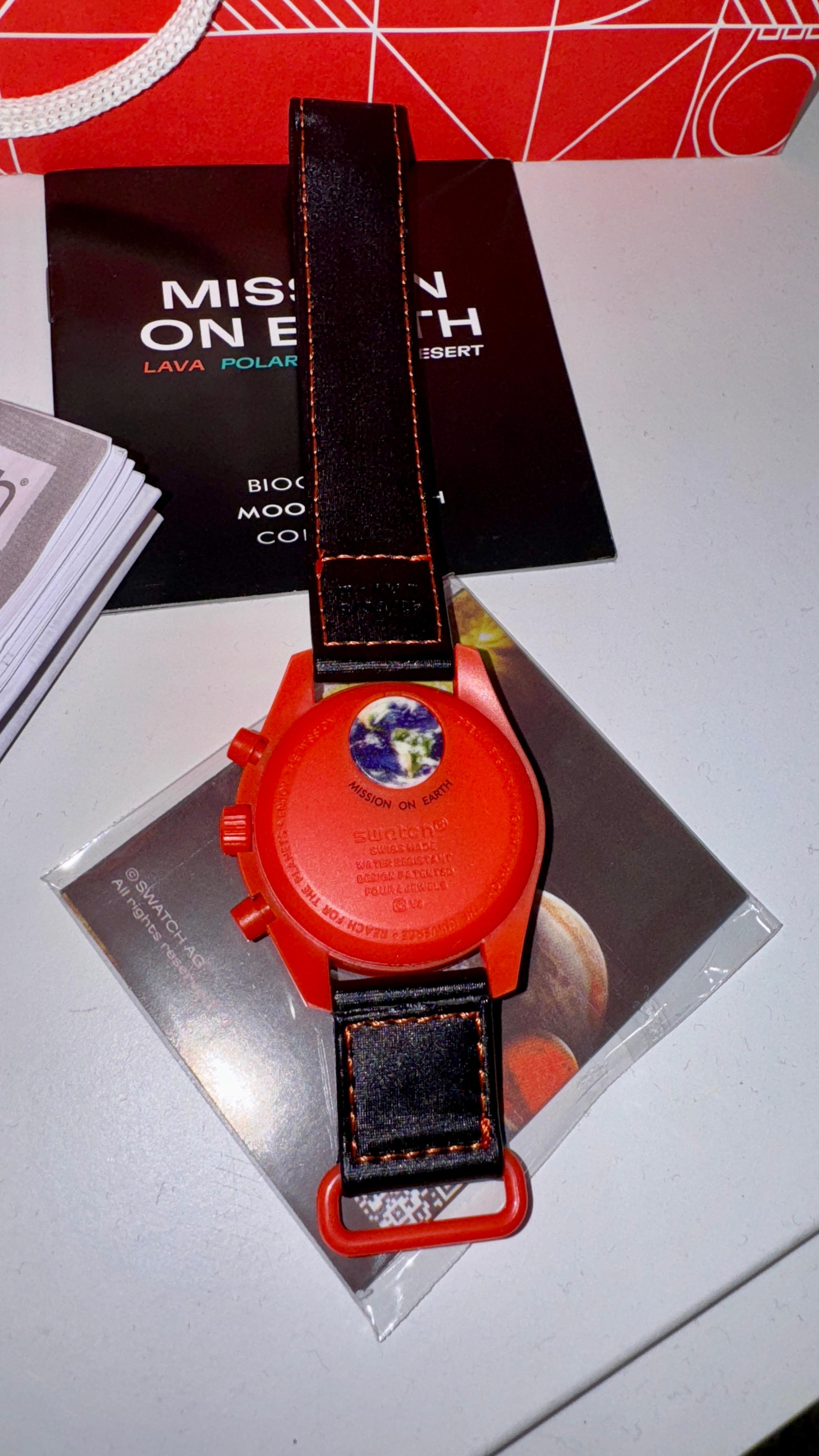 🔥 Swatch × Omega MoonSwatch – Mission on Earth: Lava (SO33O100)