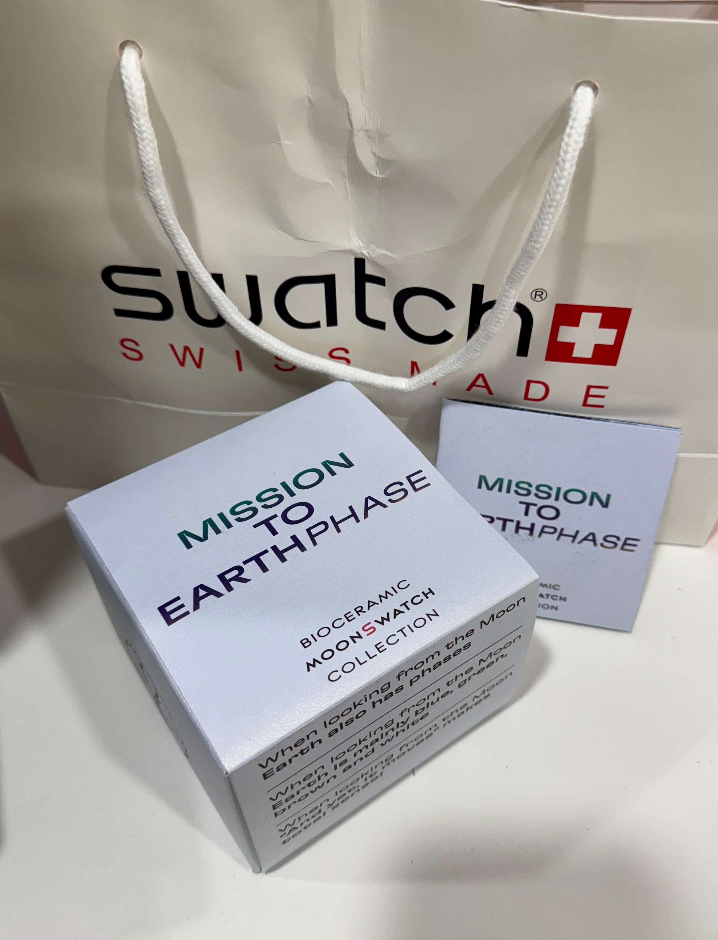 🌍 Swatch × Omega MoonSwatch – Mission to EarthPhase (SO33M700)